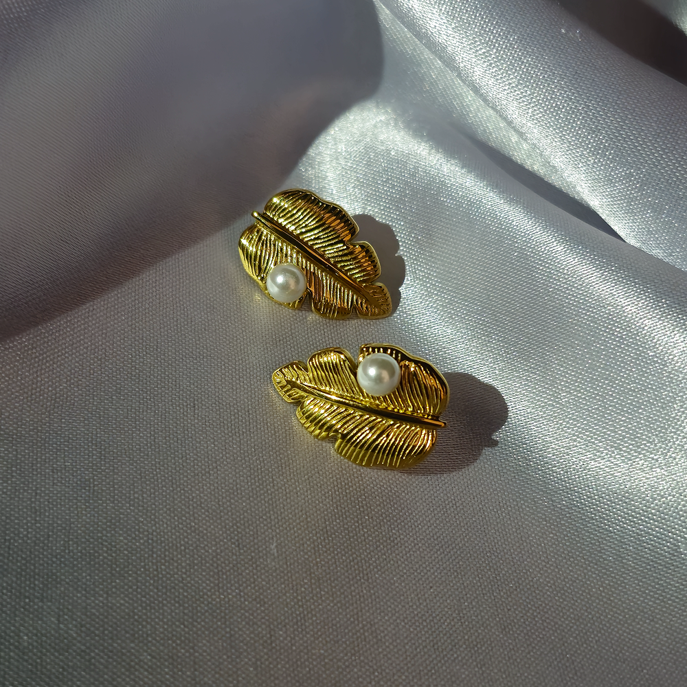 minimalist-golden-leaves-earring