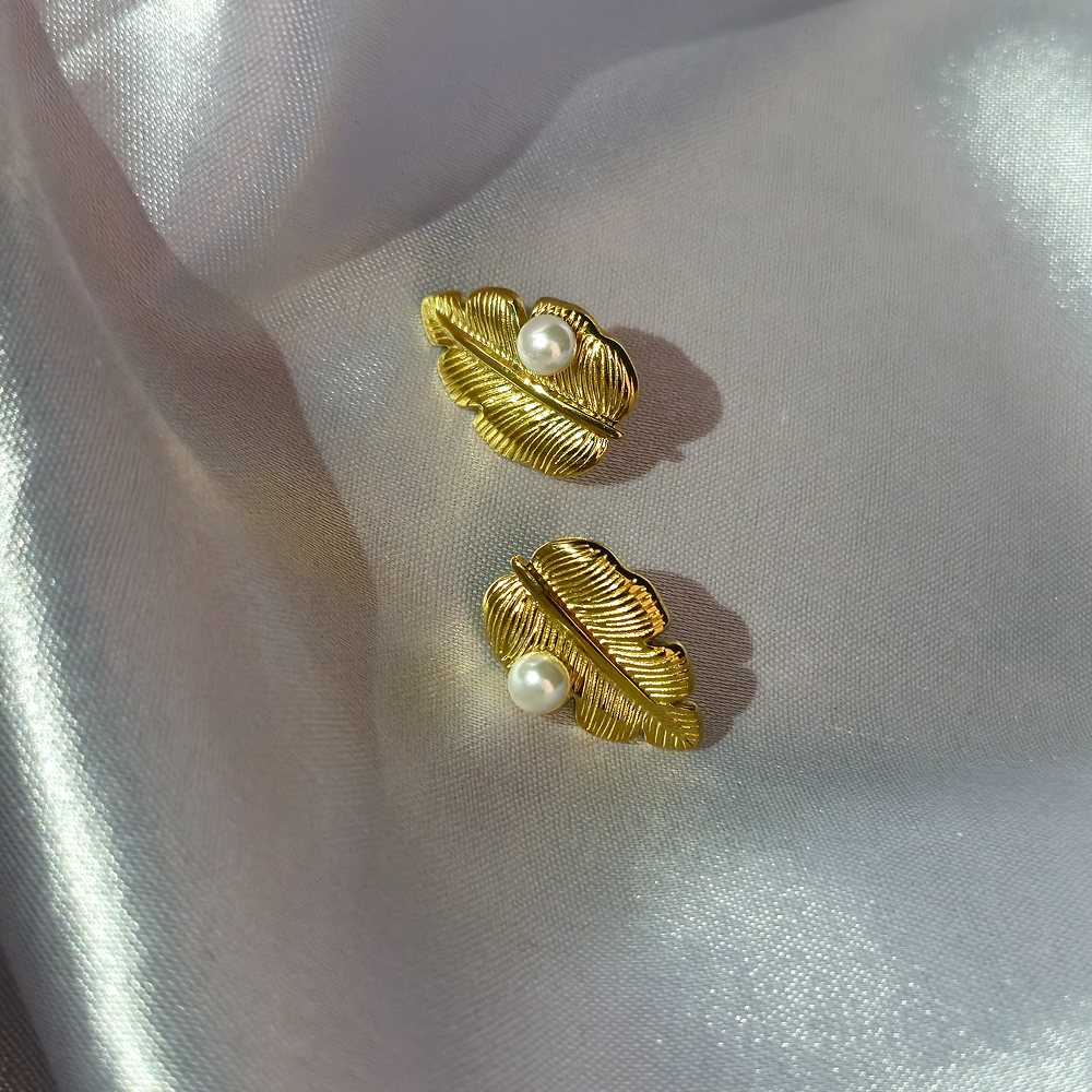minimalist-golden-leaves-earring