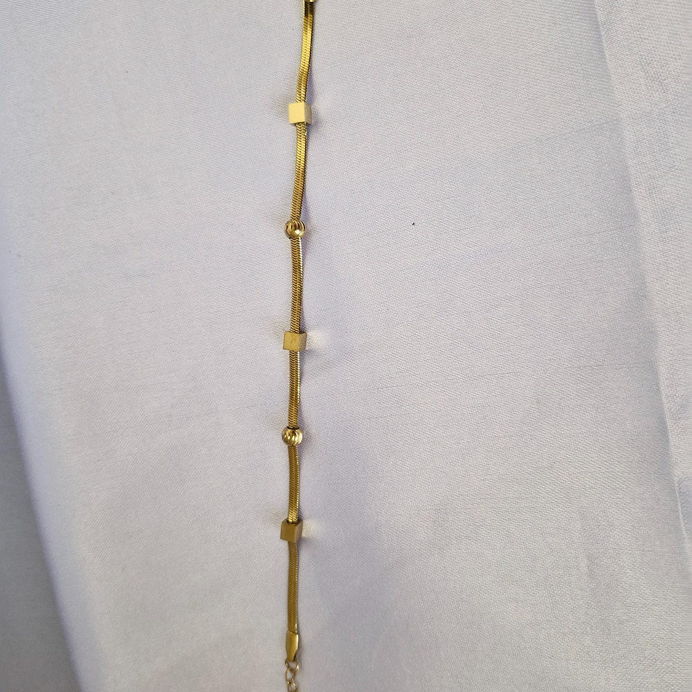minimalist-gold-cube-and-pearl-bracelet