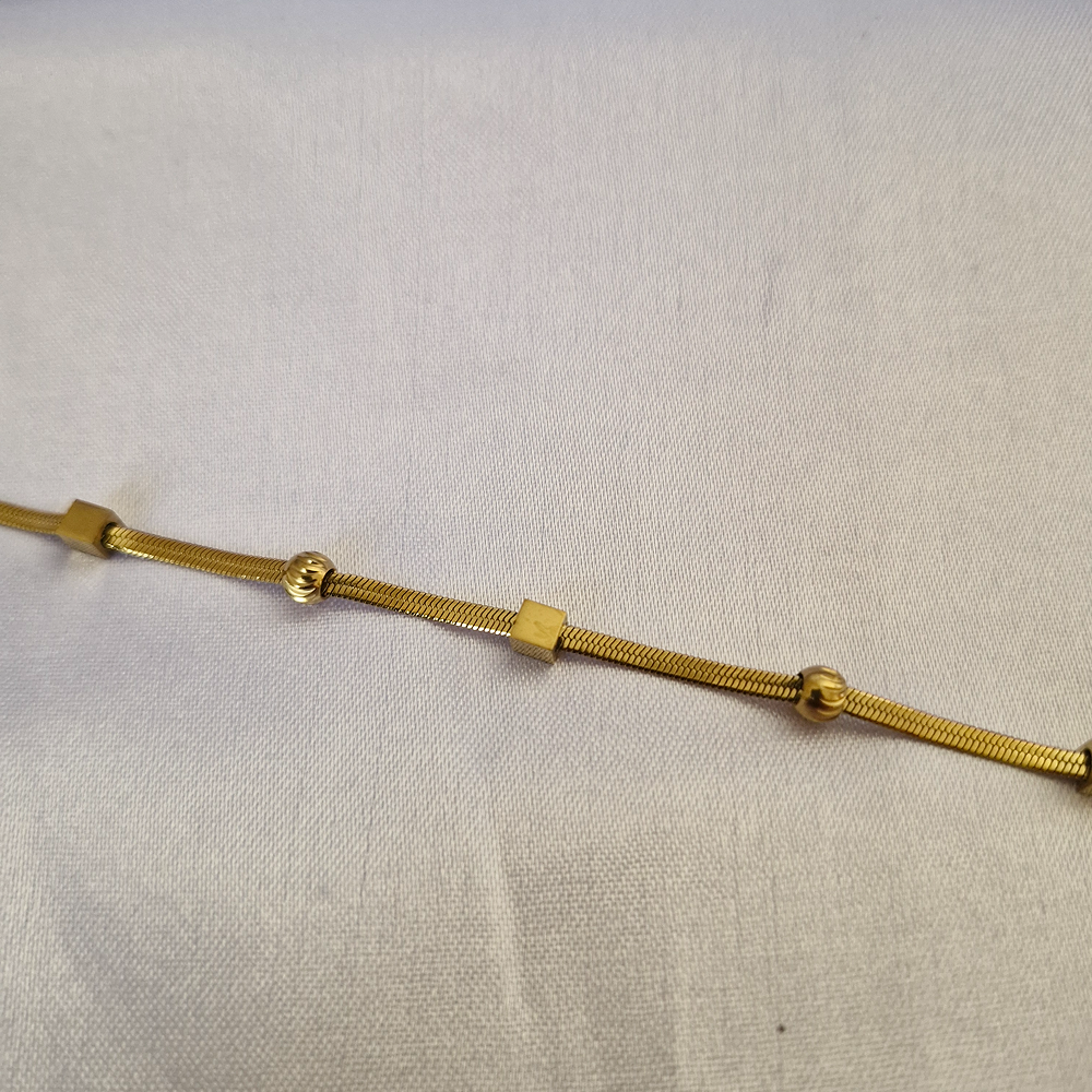 minimalist-gold-cube-and-pearl-bracelet