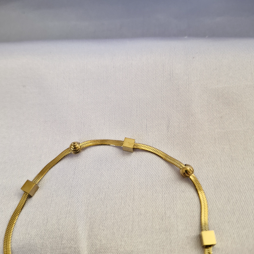 minimalist-gold-cube-and-pearl-bracelet