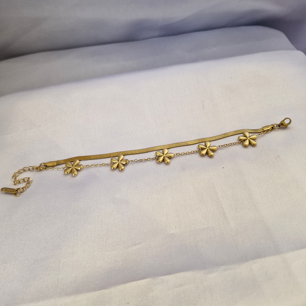 flower-garland-bracelet
