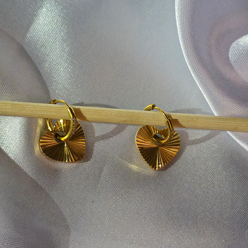 multiple-charms-glamorous-essentials