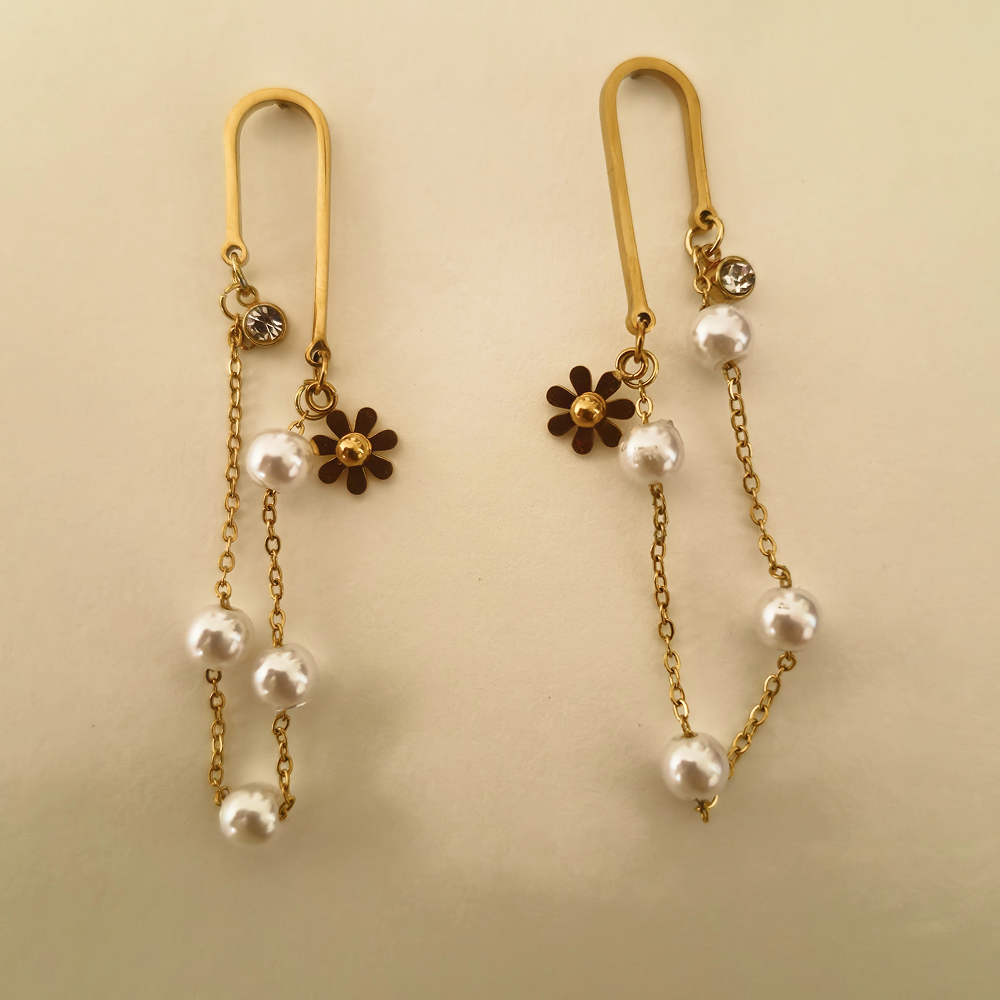 pearl-and-crystal-accents-earrings