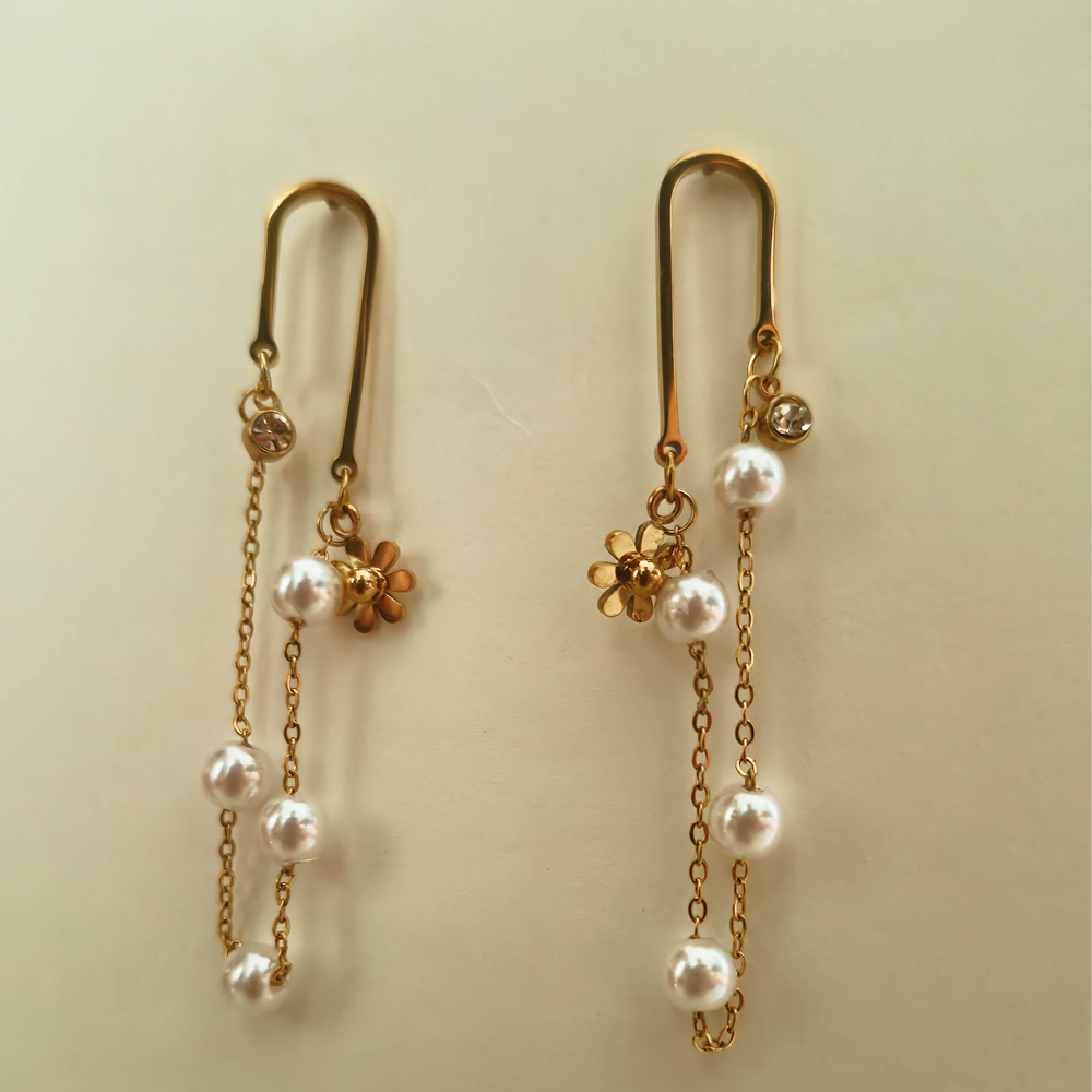 pearl-and-crystal-accents-earrings